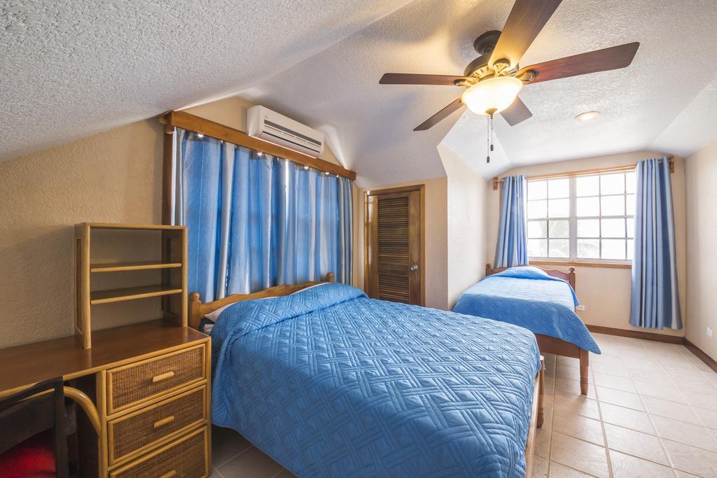 Casa Brisa Guest House ซานเปโดร ภายนอก รูปภาพ