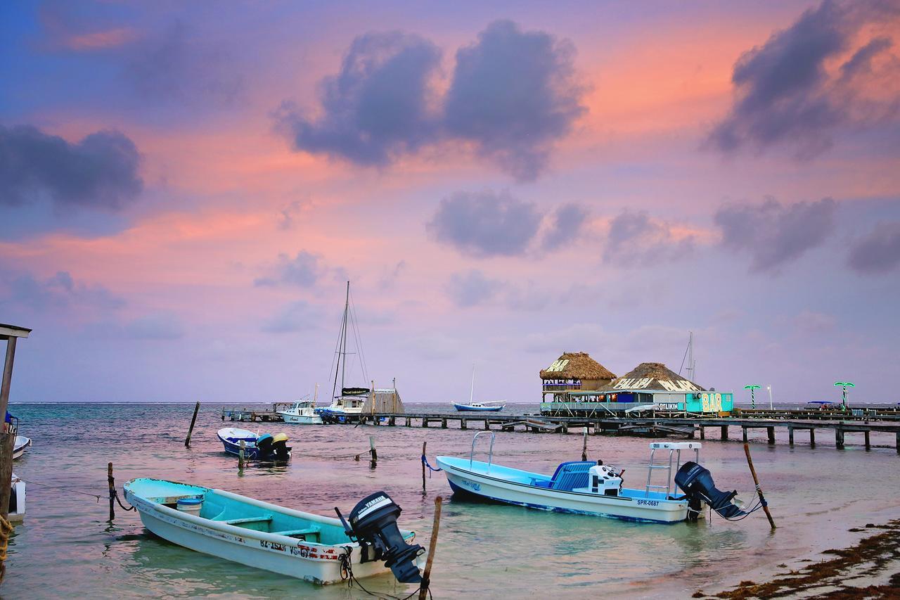 Casa Brisa Guest House ซานเปโดร ภายนอก รูปภาพ